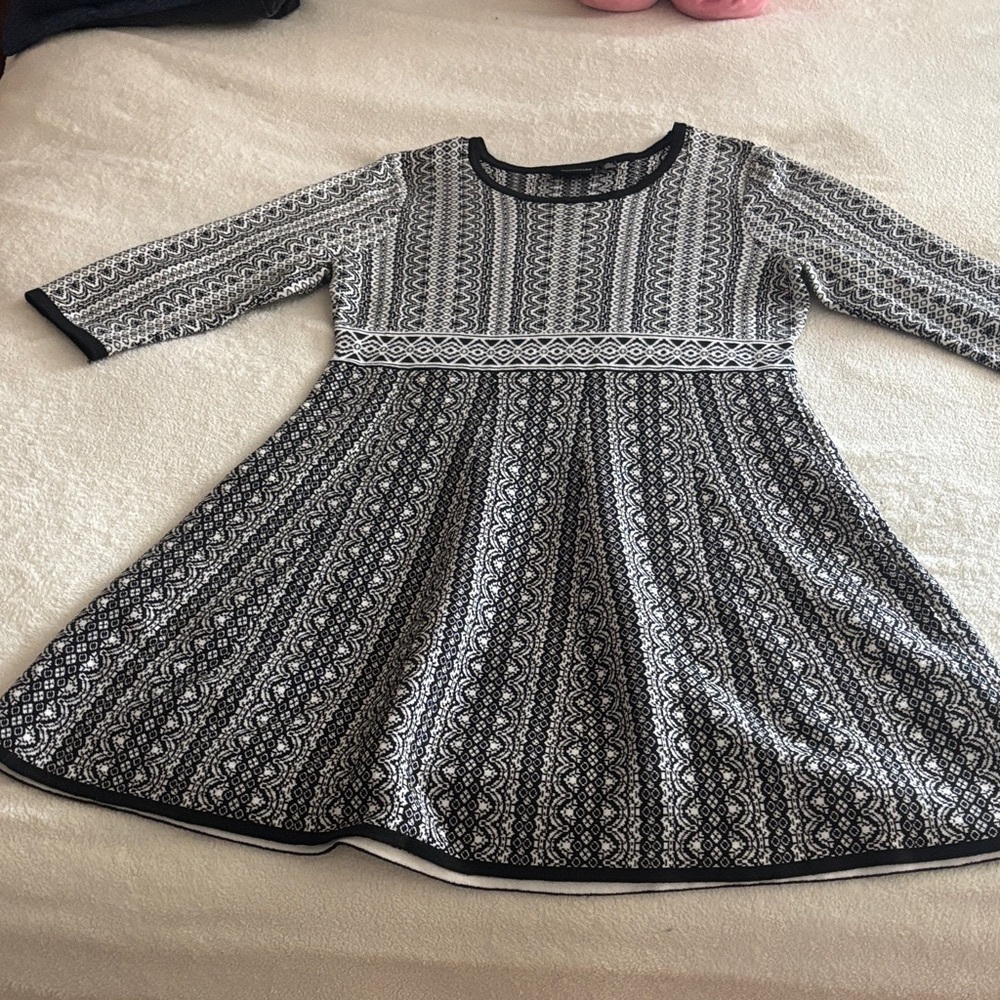 Nina Leonard 
Chic Black and White Long Sleeve Dress